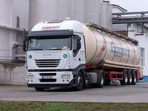 IVECO-STRALIS Milchlaster am 10.April 2010 bei der Molkerei von Bergen/Rgen.