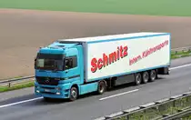 MB Actros 1853 K�hlkoffer  Schmitz Internat. K�hltransporte  - auf der A 61 bei Rheinbach 14.04.2010