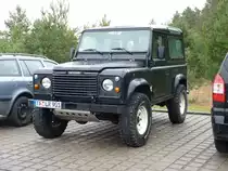 Rover Defender am  Flughafen  Sch�nhagen/Brandenburg, M�rz 2010