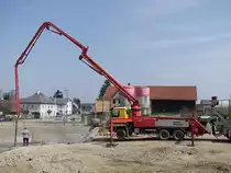 ACTROS2631 mit der aufgebauten Schwing-Betonpumpe bei der Krankenhausbaustelle in Ried i.I. ;100409