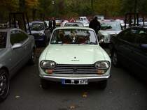 Peugeot 204 Frontansicht. Besucherparkplatz der Historicar am 21.10.2007.