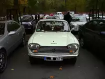 Peugeot 204 Frontansicht. Besucherparkplatz der Historicar am 21.10.2007.