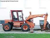 Universal TIH 445 - dieser rumnische Schwenkbagger/-lader ist der Nachfolger des T 159 aus der ehemaligen DDR - fotografiert am 12.04.2009 im Land Brandenburg - Copyright @ Ralf Christian Kunkel