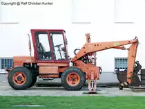 Universal TIH 445 - dieser rum�nische Schwenkbagger/-lader ist der Nachfolger des T 159 aus der ehemaligen DDR - fotografiert am 12.04.2009 im Land Brandenburg - Copyright @ Ralf Christian Kunkel