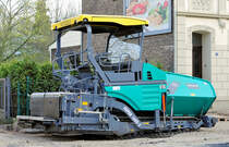 Teermaschine  Voegele Super 1600-2  auf einer Baustelle in Euskirchen - 16.04.2010