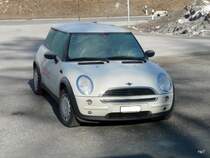 MINI Abgestellt beim Bahnhof von Cinuos-Chel-Brail am 07.04.2010