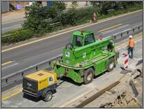 Diesen Merlo-Teleskoplader mit angehngten CompAir-Kompressor habe ich am 05.08.2009 an einer Baustelle in Duisburg aufgenommen.