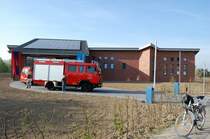 Mercedes-Benz Feuerwehr LF 8/6 der FFW Korschenbroich Lschgruppe Liedberg, fotographiert bei der Einweihung der neuen Wache. 24.4.2010