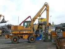Case 688B mit Hubmagnet steht auf dem Betriebshof der Altmetallverwertung JOHANN DRING in Fulda, April 2010