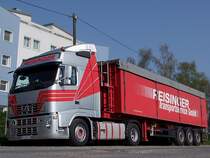 VOLVO_FH440 wartet mit seinem Kippauflieger auf weitere Einstze;100425