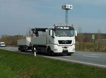 MAN-LKW mit Hnger unterwegs am 26.April 2010 auf der B96 bei Bergen/Rgen.