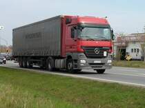 Mercedes-Sattelzug am 26.April 2010 auf der B96 bei Bergen/Rgen.