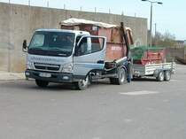 Da ist der Absetzcontainer Grer und Schwerer als der Mitsubishi-LKW selber.Aufgenommen am 26.April 2010 im Industriegelnde von Bergen/Rgen.