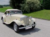 MG-TF (Produktionszeitraum 19531955) am Weg zur Oldtimerausstellung in Neukirchen/Vckla;090705