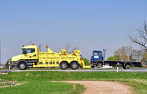 Scania 580 LKW-Abschlepper  M. Nock  mit defektem LKW am Haken, Heimerzheim 22.04.2010