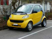 Gelb-Grauer Smart in Langenthal am 25.03.2010