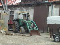 Ein Traktor irgendwo einen Bauernhof in Lehrte auf Mrz 10.