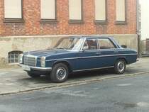 Alter Mercedes im Lehrte/Khtenwaldstr. in April 10.