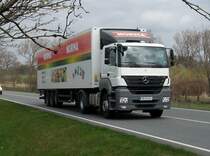 Mercedes-Sattelzug unterwegs am 27.April 2010 auf der B96 bei Bergen/Rgen.