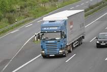 Scaina R 420 Satellzug, am 29.April 2010 auf der A2 bei Lehrte.