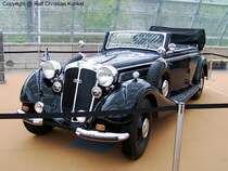 Horch 951 A Sedankabriolett mit der Karosserie von Erdmann & Rossi (Berlin) - Baujahr 1940, Horch-Werke Zwickau, Deutschland - letzter groer Horch vor Einstellung der Produktion von Zivilfahrzeugen im Herbst 1940 - Flaggschiff der Marke - techn. Daten: 8-Zylinder-Reihen-Ottomotor, Hubraum 4.944 cm, 120 PS bei 3.400 U/min, 4-Gang ZF Aphongetriebe AK 4 S 20, Verbrauch 22,5 Liter/100 km, Vmax. 130-135 km/h - vom Typ 951 wurden zwischen 1935 und 1940 nur 465 Fahrzeuge gebaut - Leihgabe des August Horch Museums Zwickau - fotografiert am 14.04.2010 zur AMI in Leipzig - Copyright @ Ralf Christian Kunkel