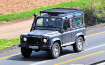 Land Rover Defender auf der A61 bei Heimerzheim 28.04.2010