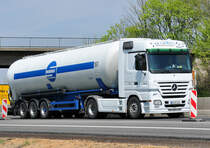 MB Actros 1848 Bluetec5 auf der A61 bei Heimerzheim 28.04.2010