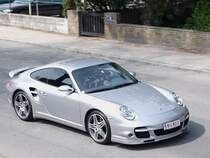 PORSCHE fhrt gemchlich im Stadtgebiet von Ried i.I.;100423