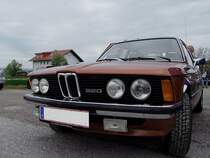 BMW-320 gesellt sich zu einer Oldtimerauffahrt in Neuhofen/Innkr.;100501