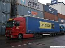 MB Actros 1844 - Spedition  benzinger rb  mit Planenauflieger beim Stuttgarter Hafen-Umschlagbahnhof. (11.04.2010)