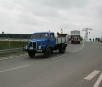 Unterwegs zur Fahrzeugparade ist dieser H3A.Gesehen am 02.05.10 zum 13. Oldtimertreffen in Werdau.