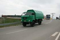 Unterwegs zur Fahrzeugparade ist dieser W50.Gesehen am 02.05.10 zum 13. Oldtimertreffen in Werdau.