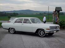 OPEL-Kapitn erreicht den  Oldtimer-Sammelparkplatz  in Neuhofen;100501