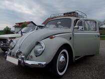 Kfer mit Dachtrger und altem Koffer anlsslich der Oldtimerauffahrt in Neuhofen;100501