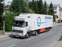 VOLVO_FH12-420 von Transdanubiu Rumnien hat die Stadteinfahrt von Ried i.I. erreicht;100430