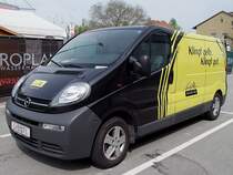 OPEL-Transporter eines sterreichischen PrivatRadioSenders vorm VIP-Bereich der KeineSorgenArena in Ried i.I.;100501