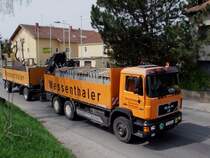 MAN_27.422 eines Betonsteinwerkes steuert Richtung Firmenfiliale in Ried i.I.;100423