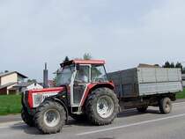 LINDNER-1750 ist mit einem Einachshnger unterwegs;100430