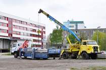 W50 ADK 70 immer noch fit, hier bei Kranarbeiten von Balkonteilen in Stralsund am 03.05.2010