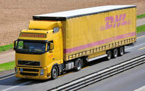 Volvo FH 440  Hofmans BV  mit Pritschenaufschrift  DHL3, A61 bei Heimerzheim 28.04.2010