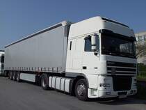 DAF-XF95.480 aus dem Bezirk St.Johann/Pongau genehmigt sich in Ried i.I. eine Pause;100425