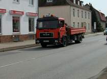 MAN-Kipper in der Ringstrae von Bergen/Rgen am 29.April 2010.