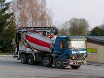 ACTROS4140 mit Frderband ist schon Frhmorgens zu einer Baustelle unterwegs;100417