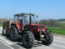 MF-373S ist mit einem kleinen Einachshnger unterwegs;100419