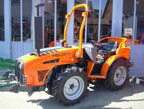 Holder F560, Schmalspurtraktor neuester Bauart,
4-Zyl.4-Takt Deutz Dieselmotor mit 62PS,
Knicklenkung und Allradantrieb,
April 2010 