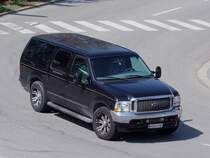 FORD-Excursion mit Mnchener Kennzeichen hat sich nach Ried i.I.  verirrt ;100419