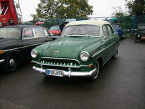 Opel Kapitn im Dresdener Alberthafen zum Dresdener Oldtimermakt 2009