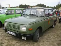 Kombi Wartburg 353 Tourist der NVA beim Ostfahrzeug-Treffen Finowfurt 24.04.2010