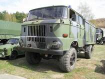 Tanklschfahrzeug W 50 LA der ex. NVA bzw. Bundeswehr beim Ostfahrzeug-Treffen Finowfurt 24.04.2010