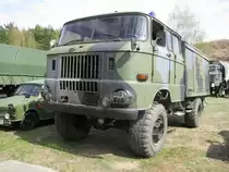 Tankl�schfahrzeug W 50 LA der ex. NVA bzw. Bundeswehr beim Ostfahrzeug-Treffen Finowfurt 24.04.2010